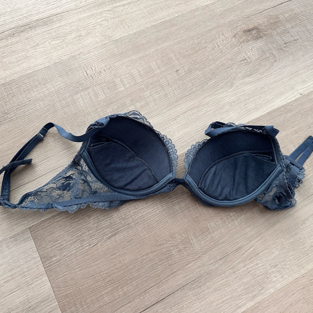 La Perla! Super cute and classy comfy push up  bra (BLuE) (LIKE NEW) (32B) - Picture 2 of 3
